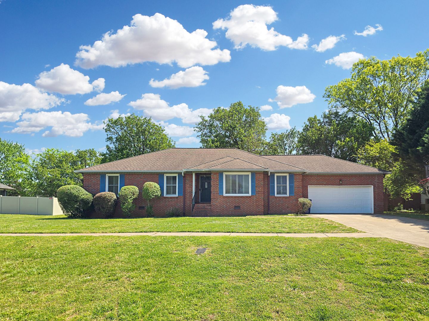 Huntsville House: 119 Wind Rush Road