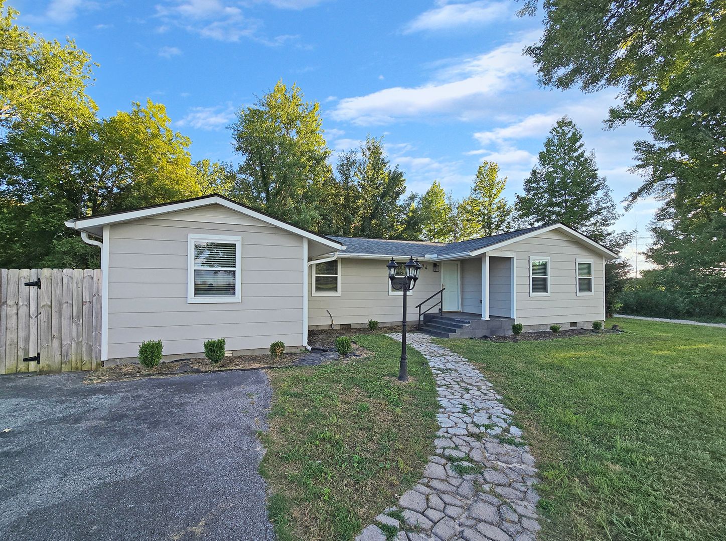 Harvest House: 674 Harvest Road
