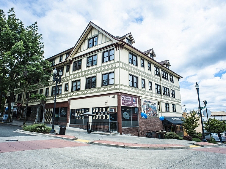 Tacoma Apartment: 629 St Helens Ave