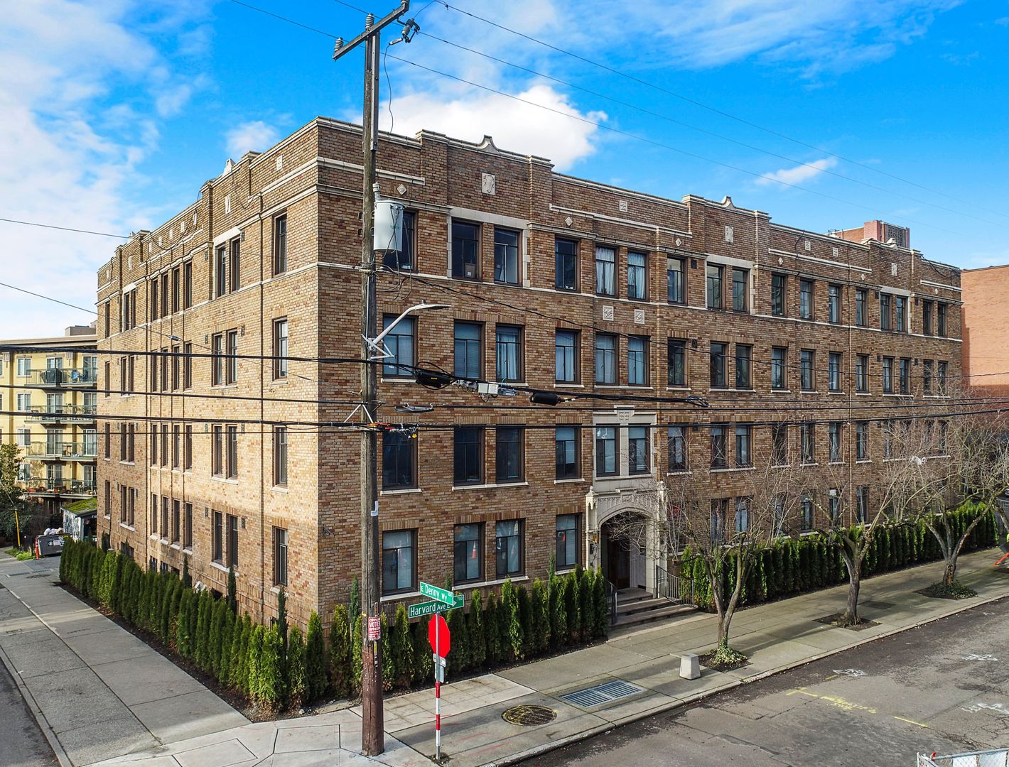 Seattle Apartment: 105 Harvard Ave E