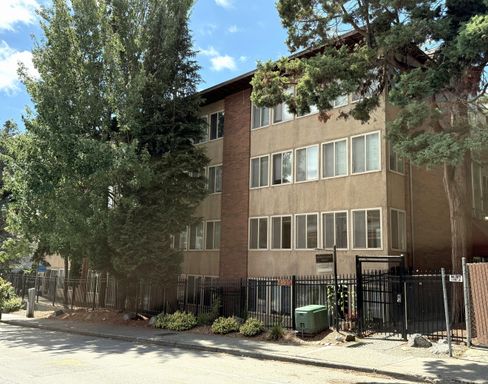 Studio Near UW Campus - 2 Weeks Free – photo 1