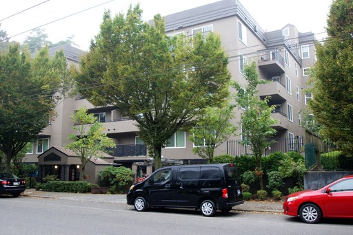 Top Floor Capitol Hill 1Bed TH- 3 Weeks Free – photo 1