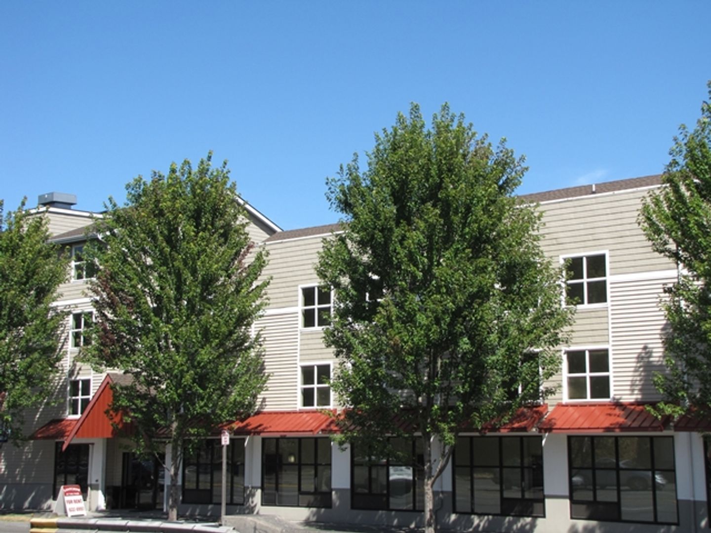 Seattle Apartment: 4902 Aurora Ave N