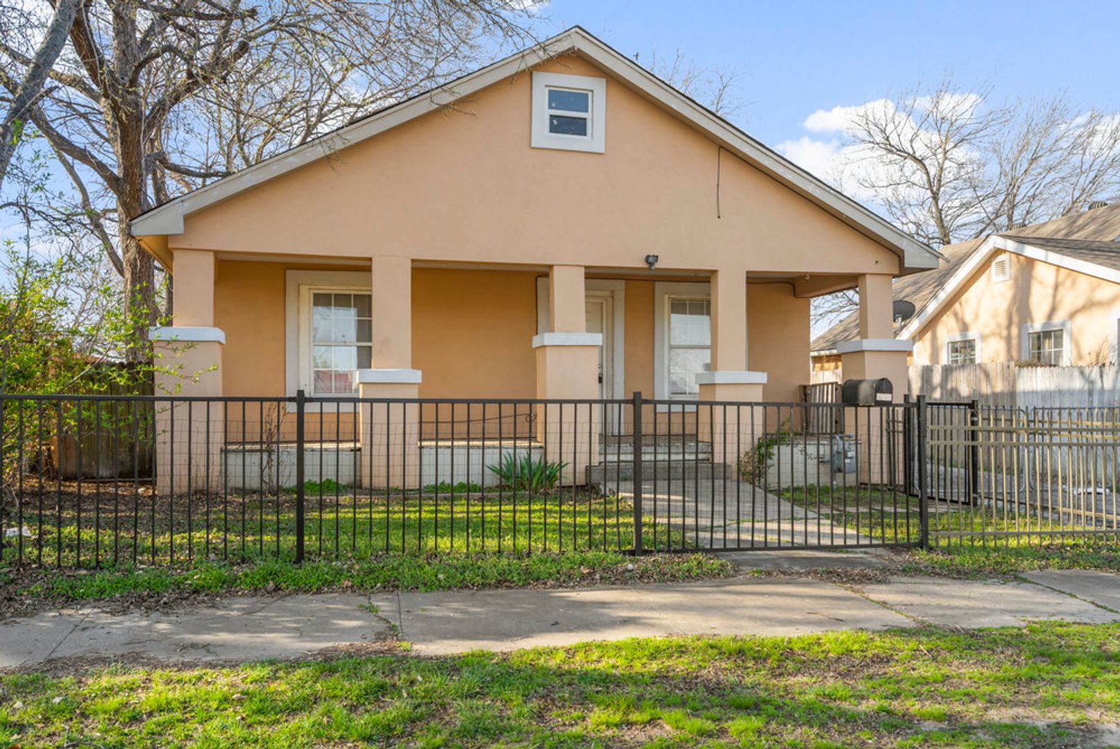 Tulsa House: 2514 E Archer St