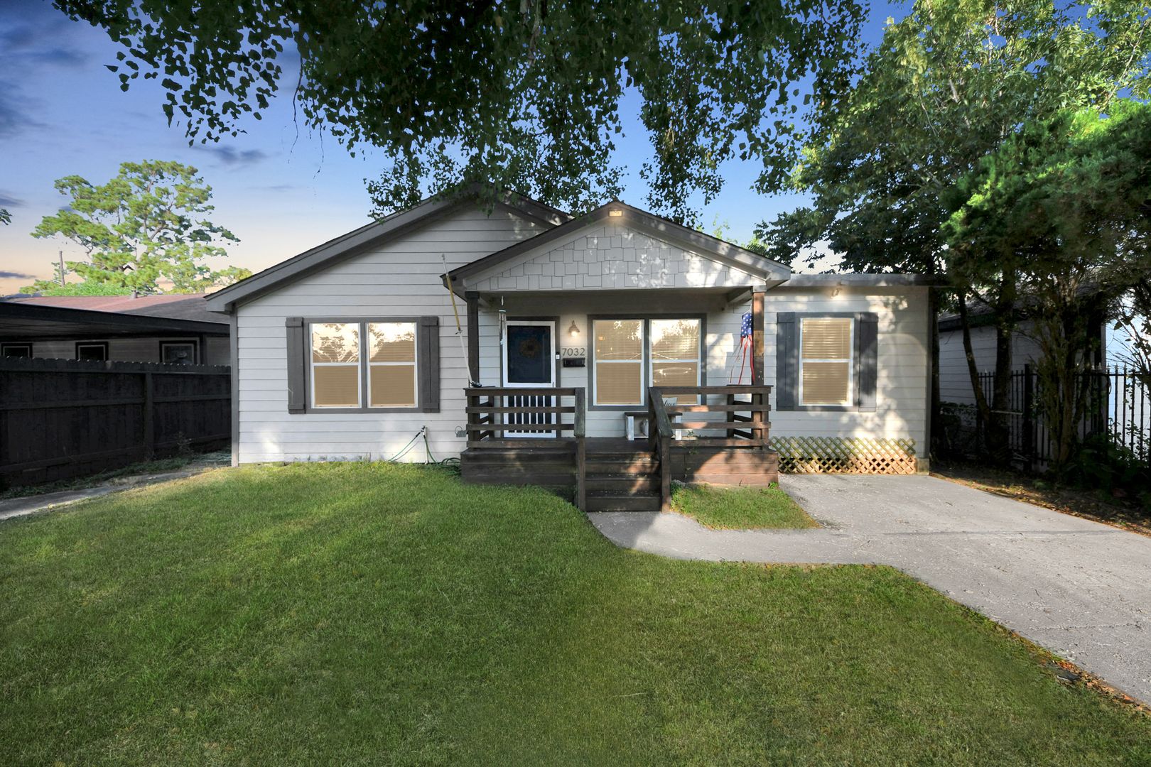 Houston House: 7032 Conley St