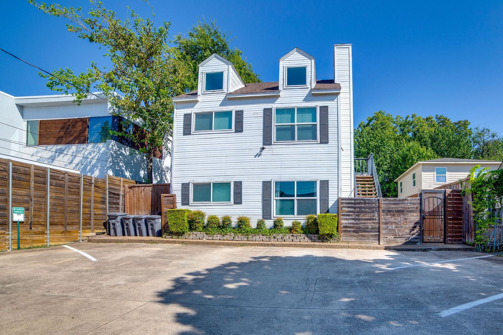 Dallas Apartment: 5963 Ross Ave