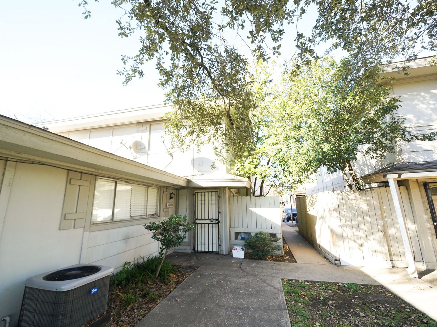 Houston Condo: 5670 Birchmont Dr