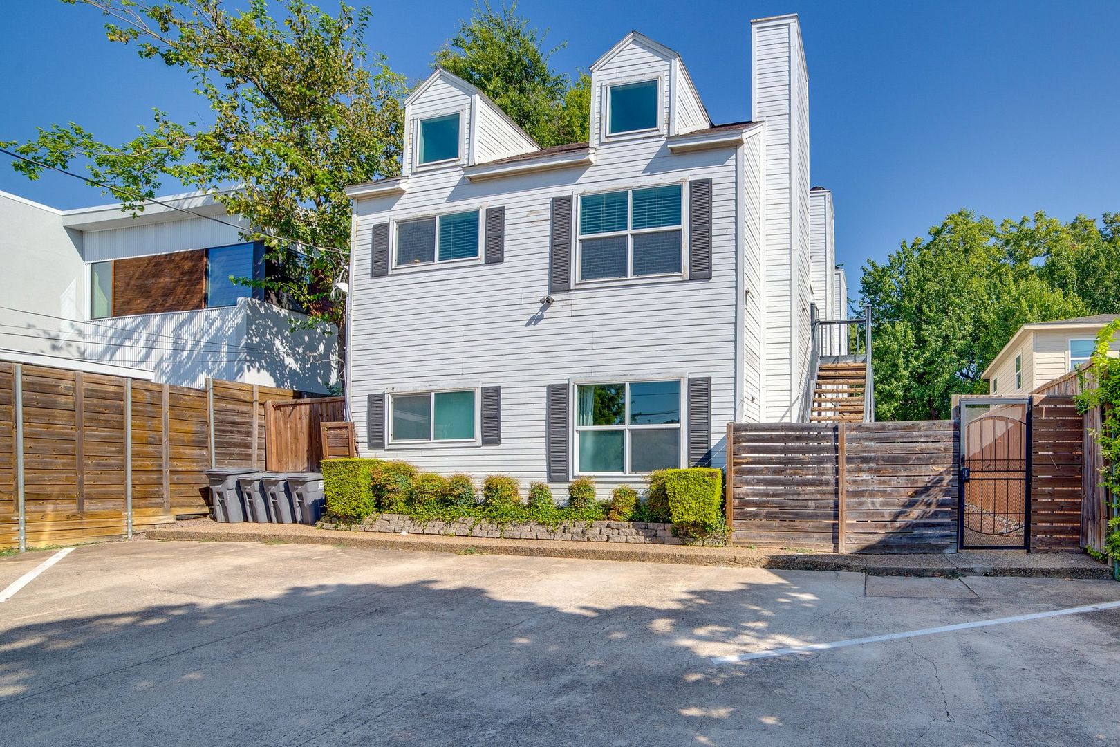 Dallas Apartment: 5963 Ross Ave