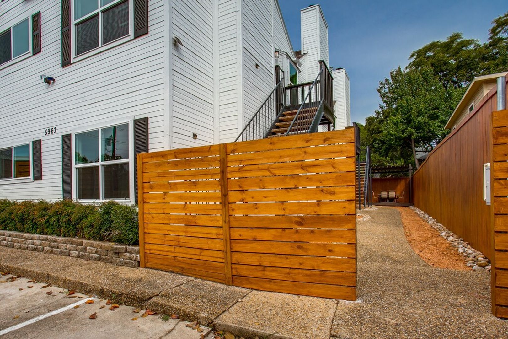 Dallas Apartment: 5963 Ross Ave