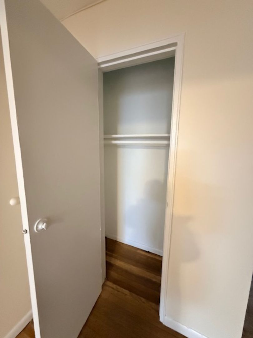 Guttenberg Apartment: 223 70th Street