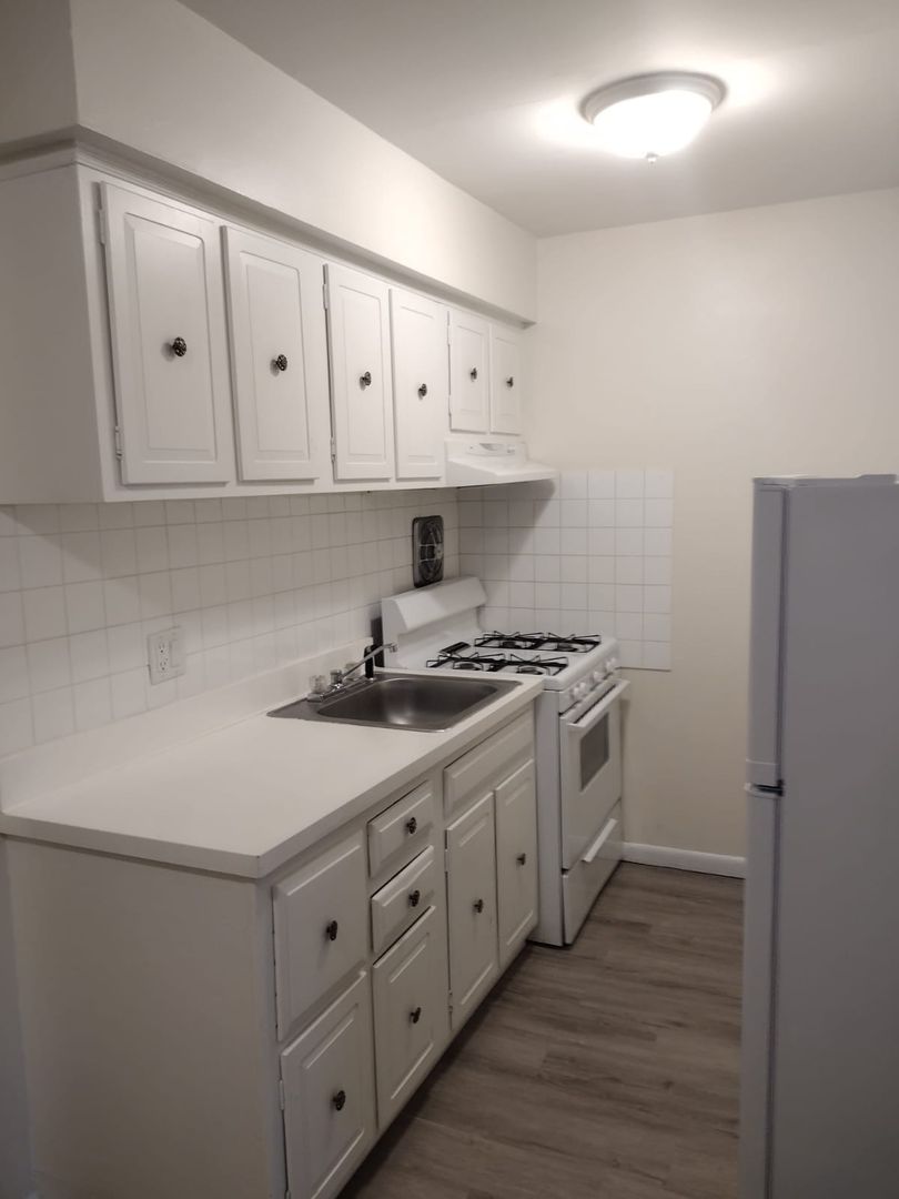 Guttenberg Apartment: 223 70th Street