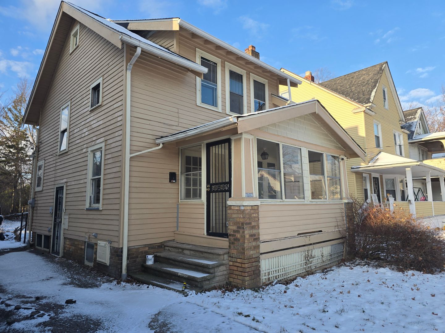 Cleveland House: 1724 Cliffview Road