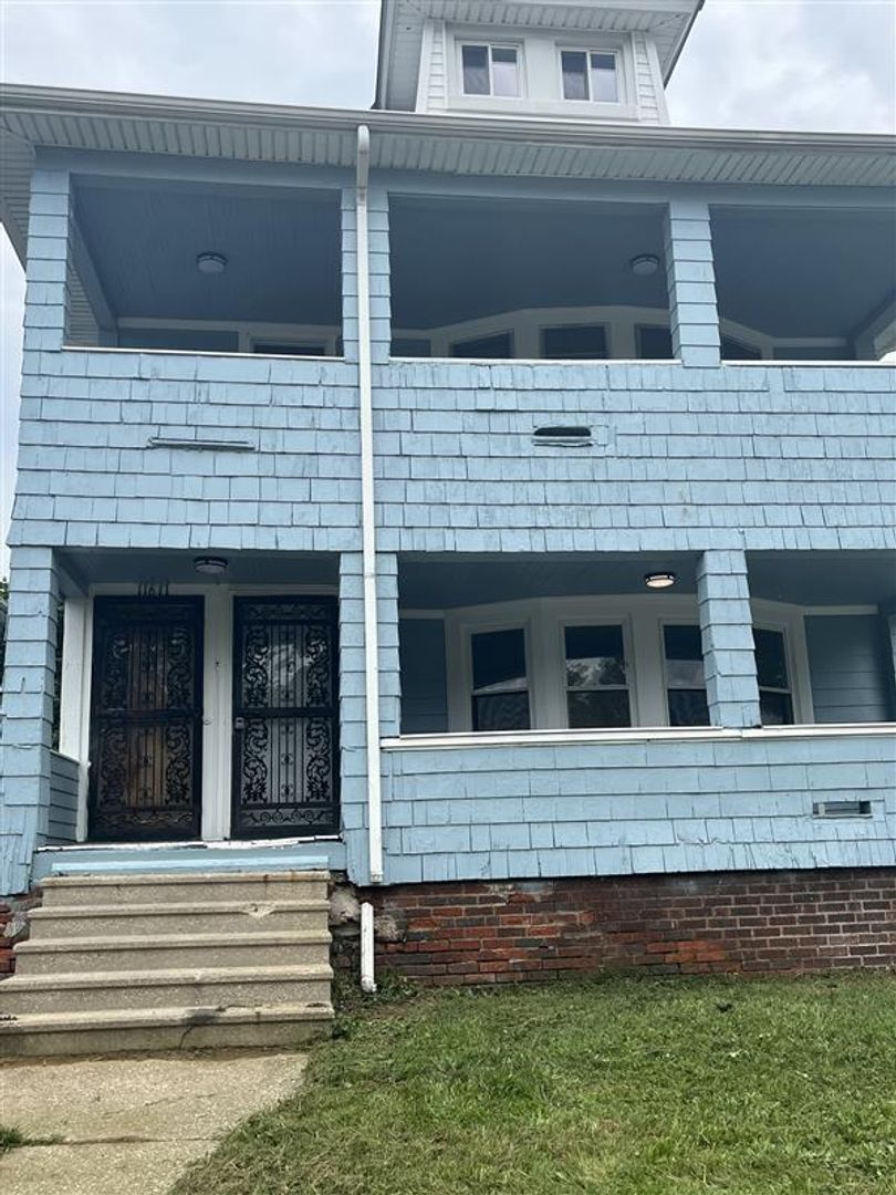 Cleveland Apartment: 11611 Fairport Ave