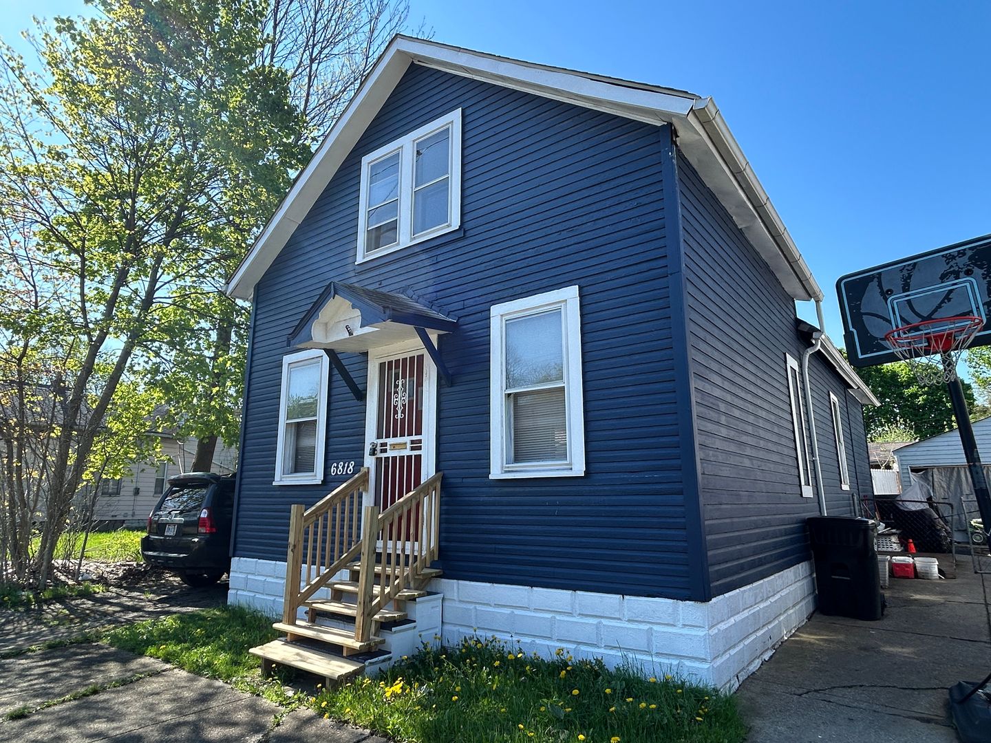 Cleveland House: 6818 Morgan Ave