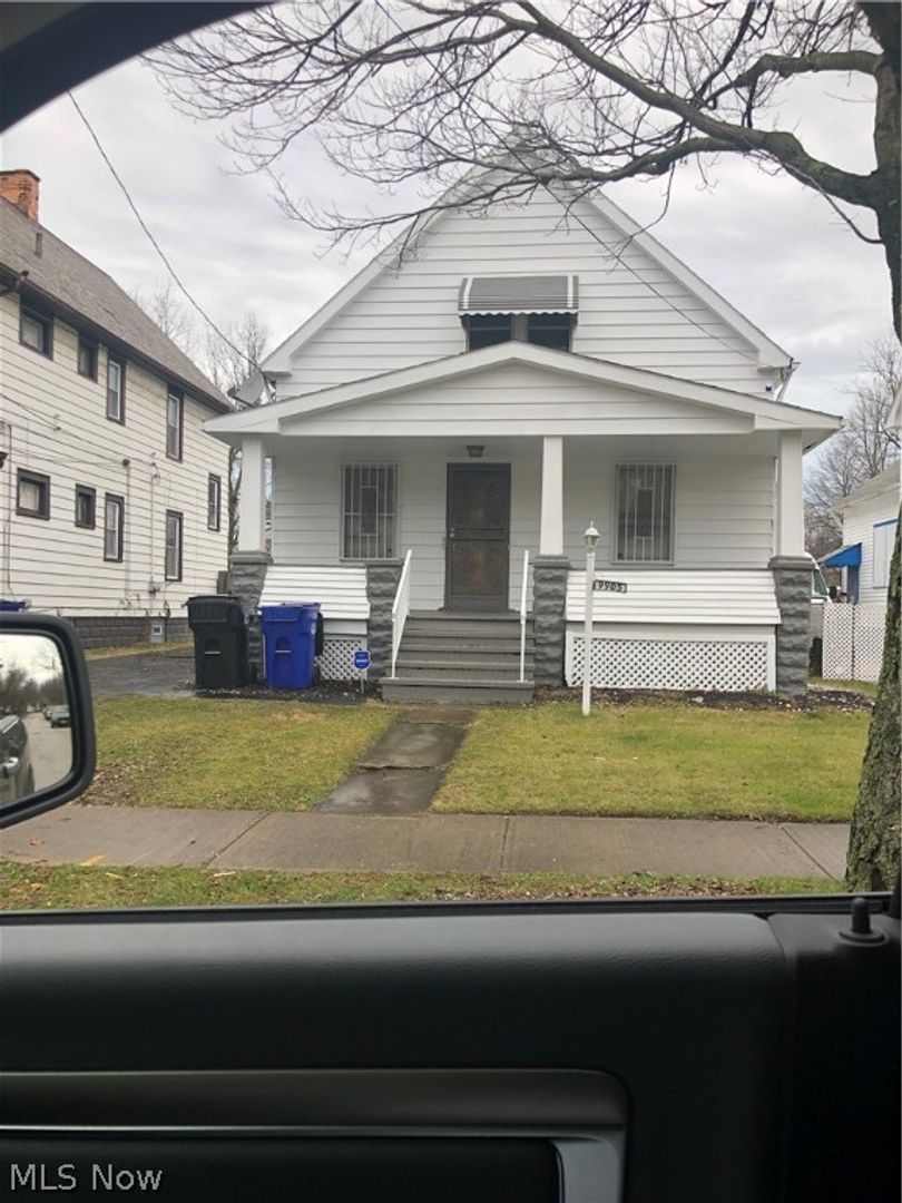 Cleveland House: 9905 Dunlap Avenue