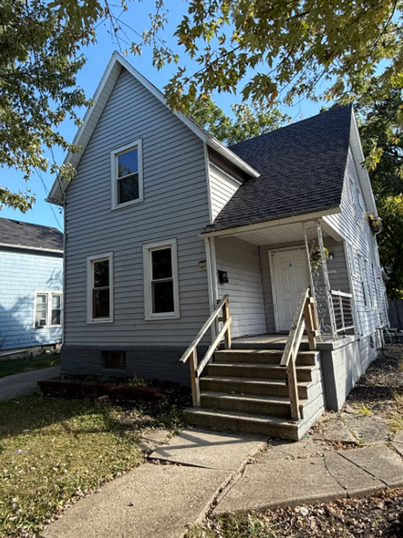 Lorain House: 2237 Oakdale Ave