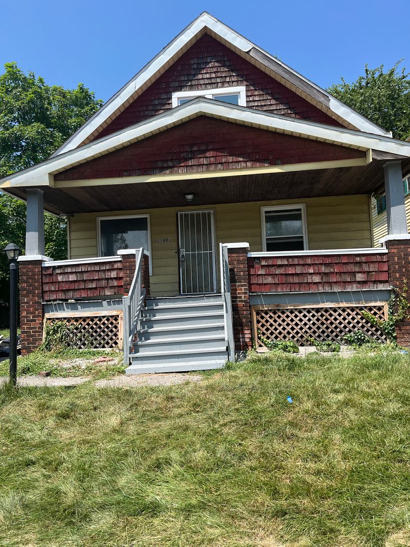 Cleveland House: 11401 Continental Ave