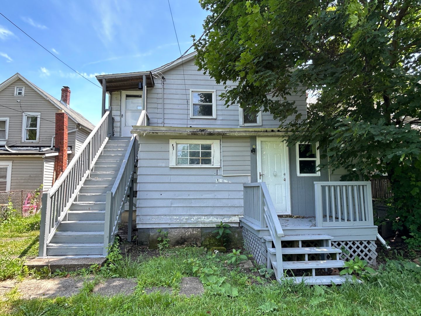 Lorain House: 640 W 13th St