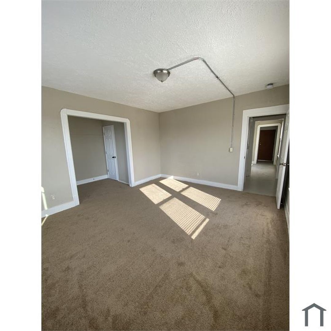 East Cleveland Apartment: 15000 Euclid Ave