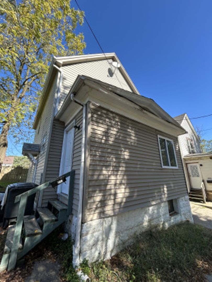 Akron House: 109 Kent Court