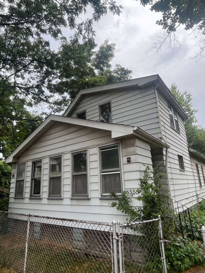 Cleveland House: 6553 Newman Ave