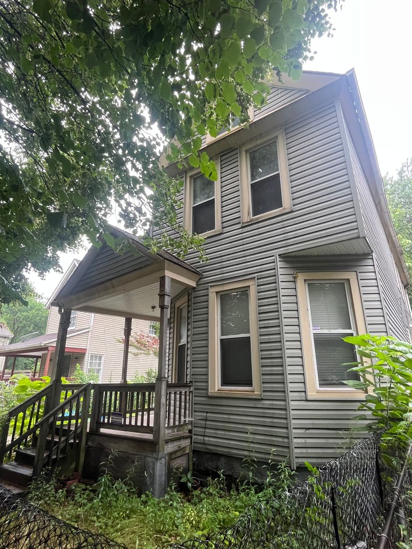 Cleveland House: 2188 E 36th Street
