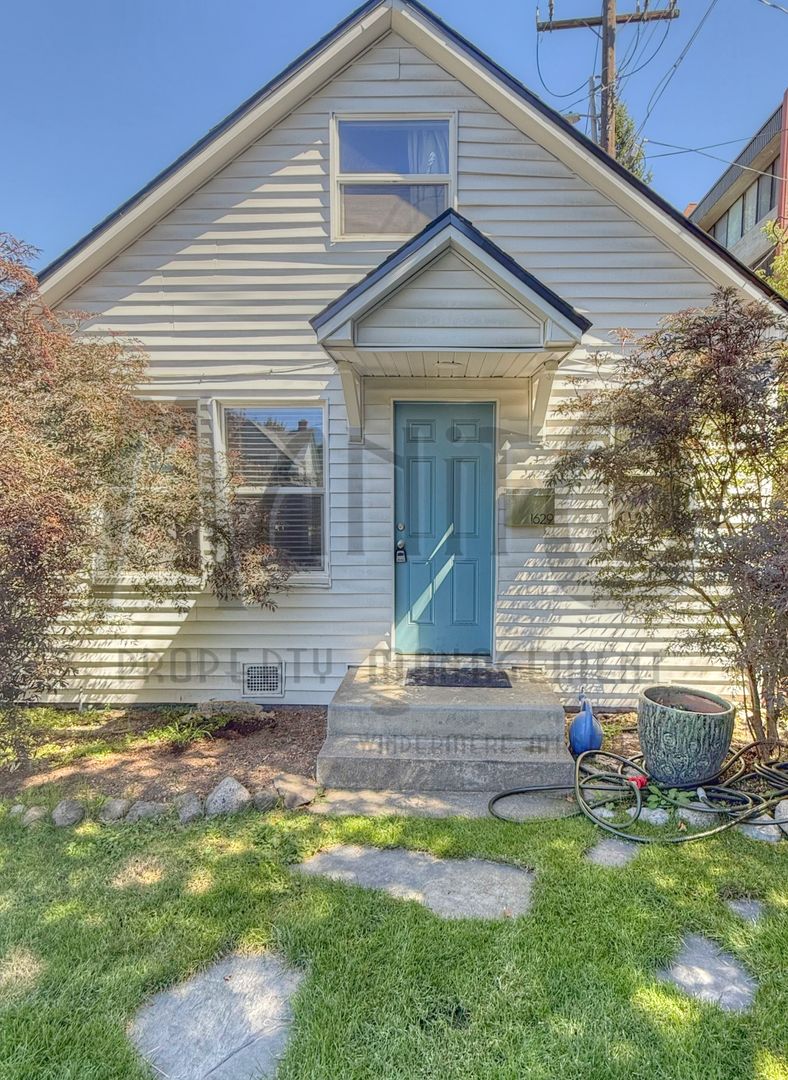 Spokane House: 1629 W 1st Avenue