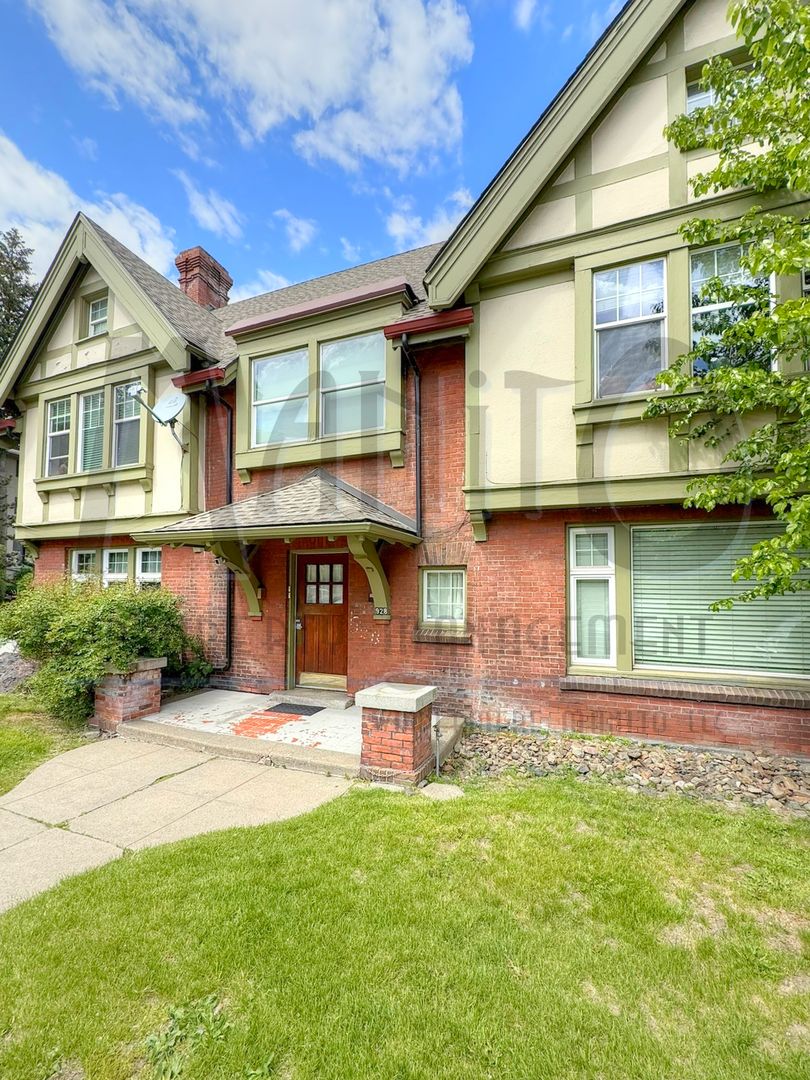 Spokane Apartment: 928 W 7th Ave