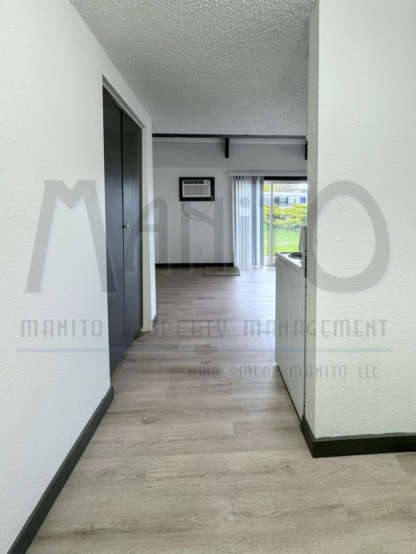 Spokane Apartment: 30 E Graves Rd - Unit #03