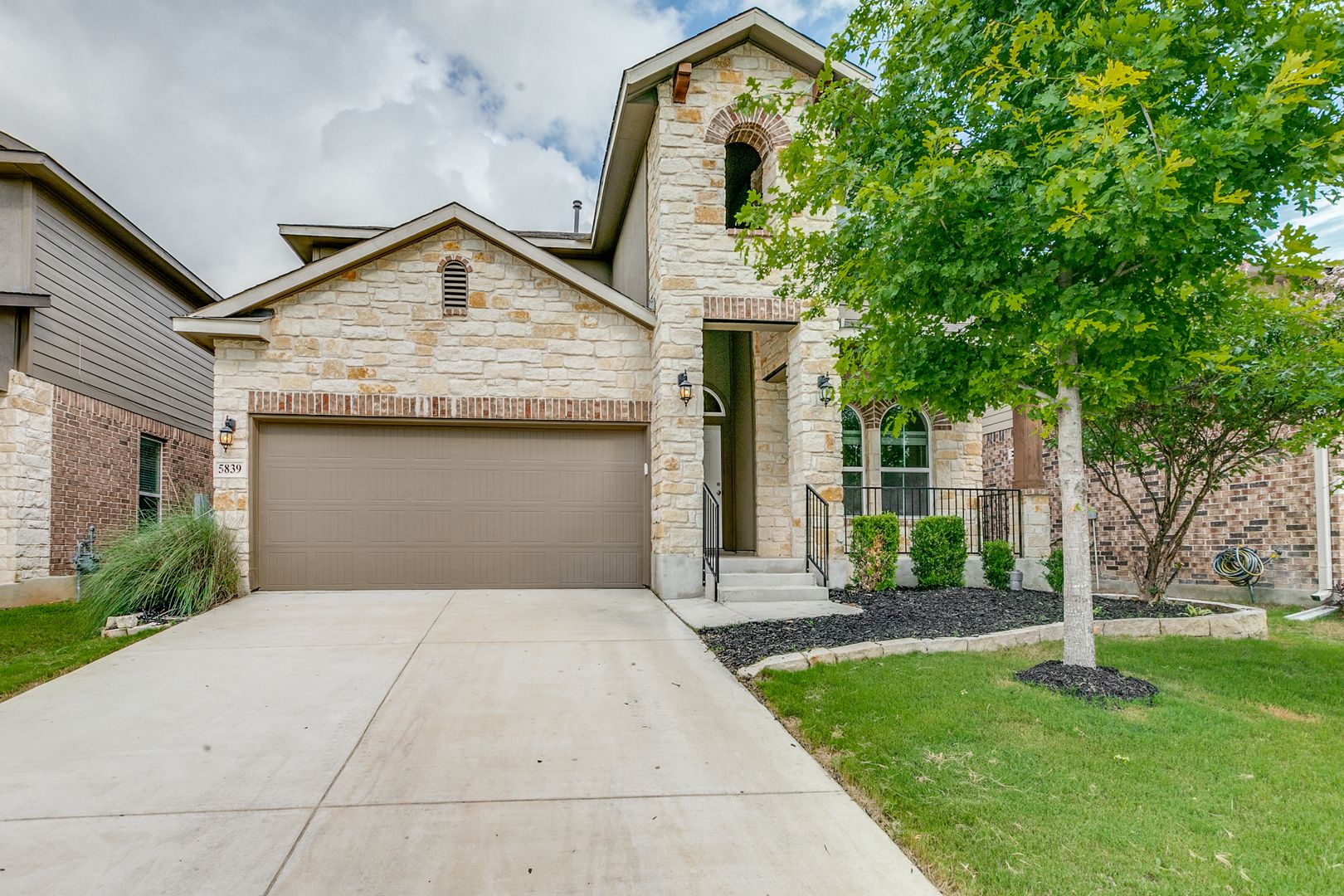 San Antonio House: 5839 Couble Falls