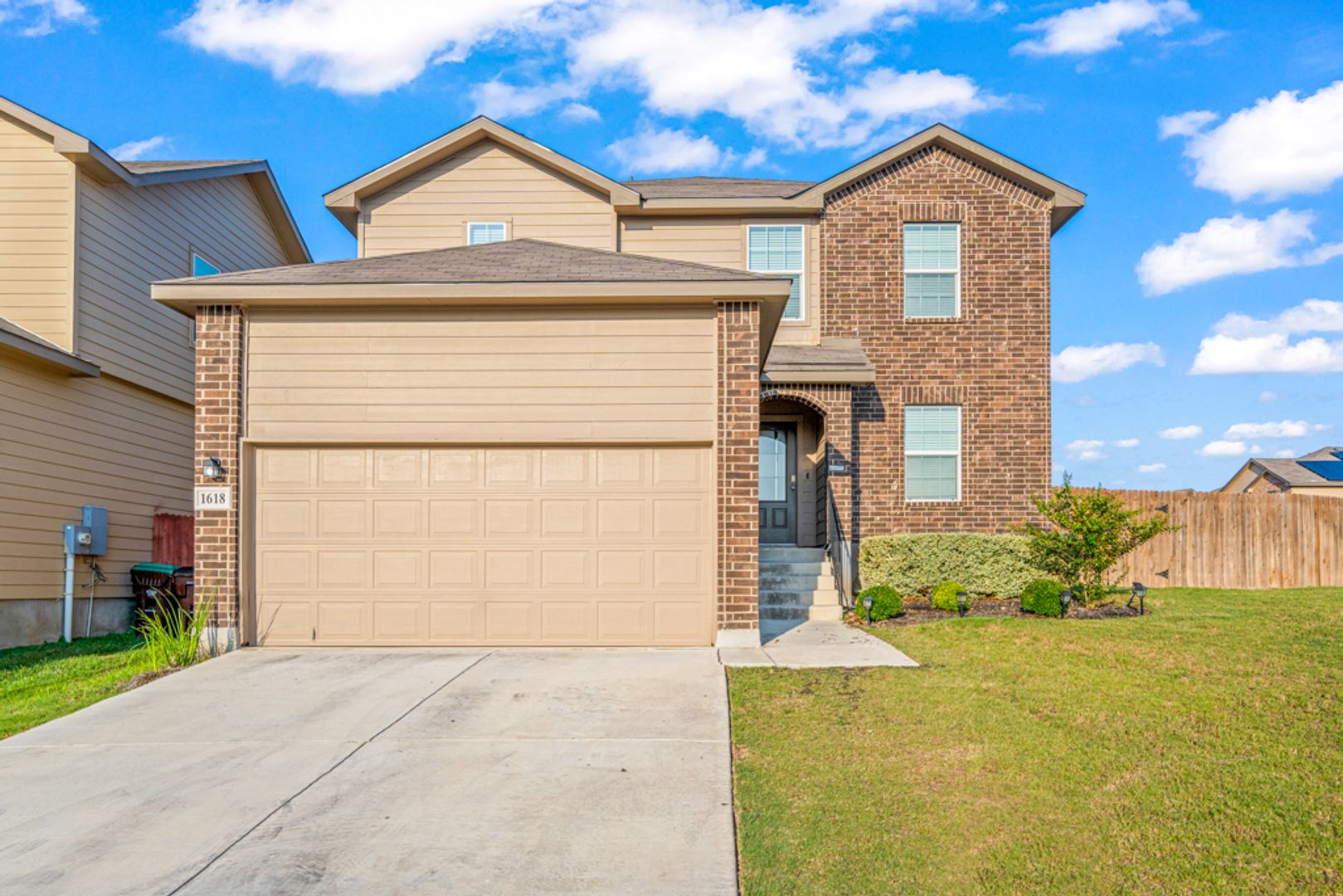 San Antonio House: 1618 Mossy Jasper