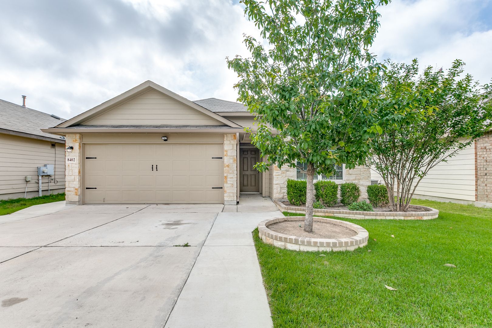 San Antonio House: 8402 Hudson Hollow