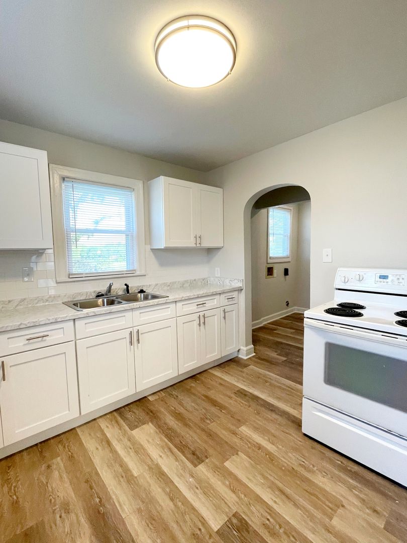 Springfield House: 1129 North National