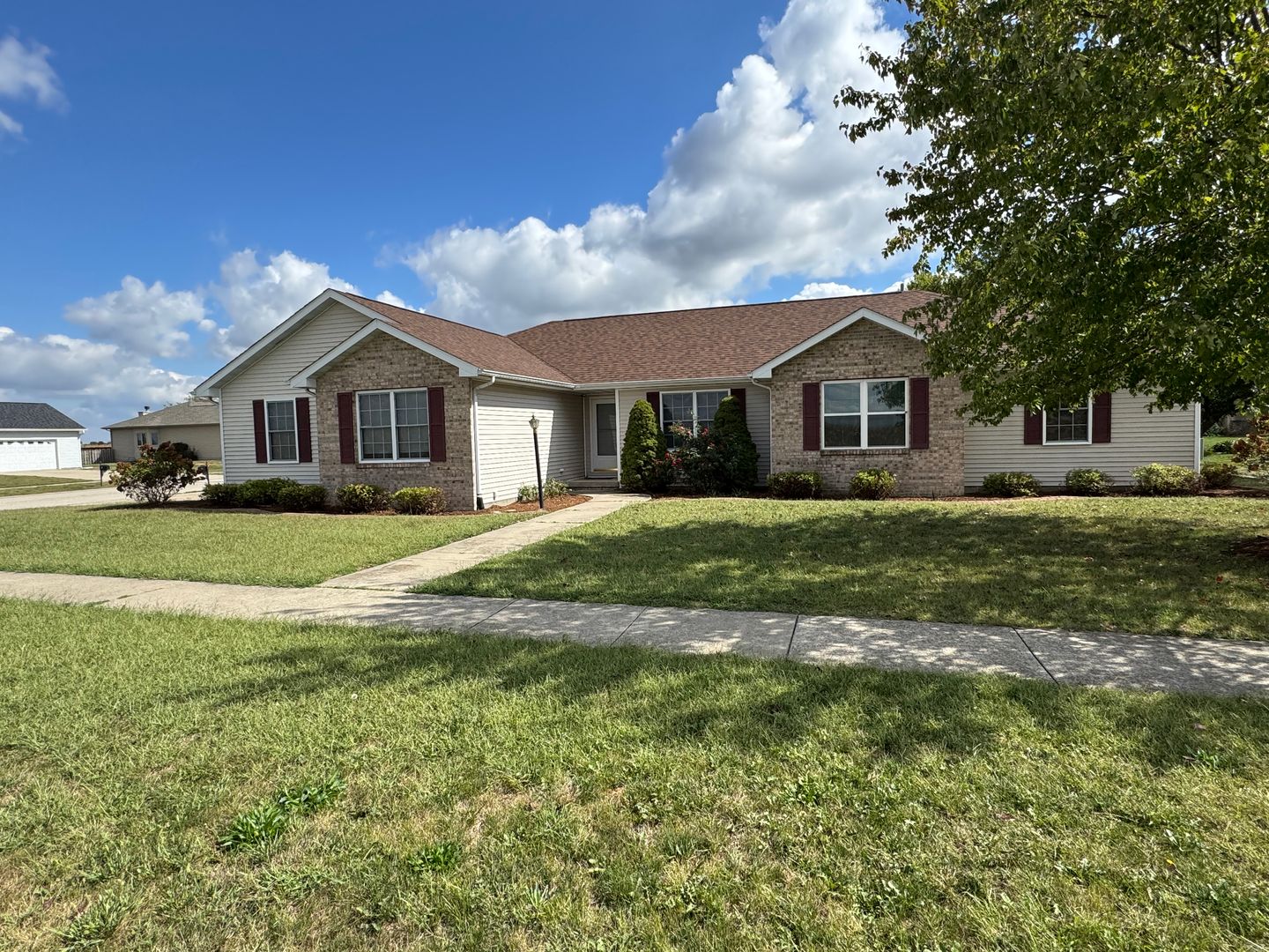 Chatham House: 534 Eagle Ridge