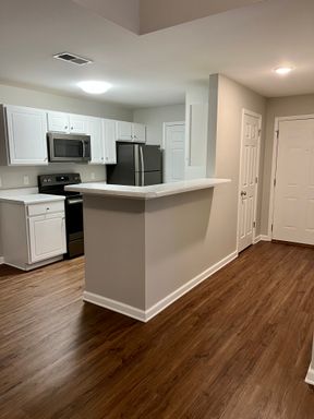 Two Bedroom-Top Floor (please read listing description ) – photo 1