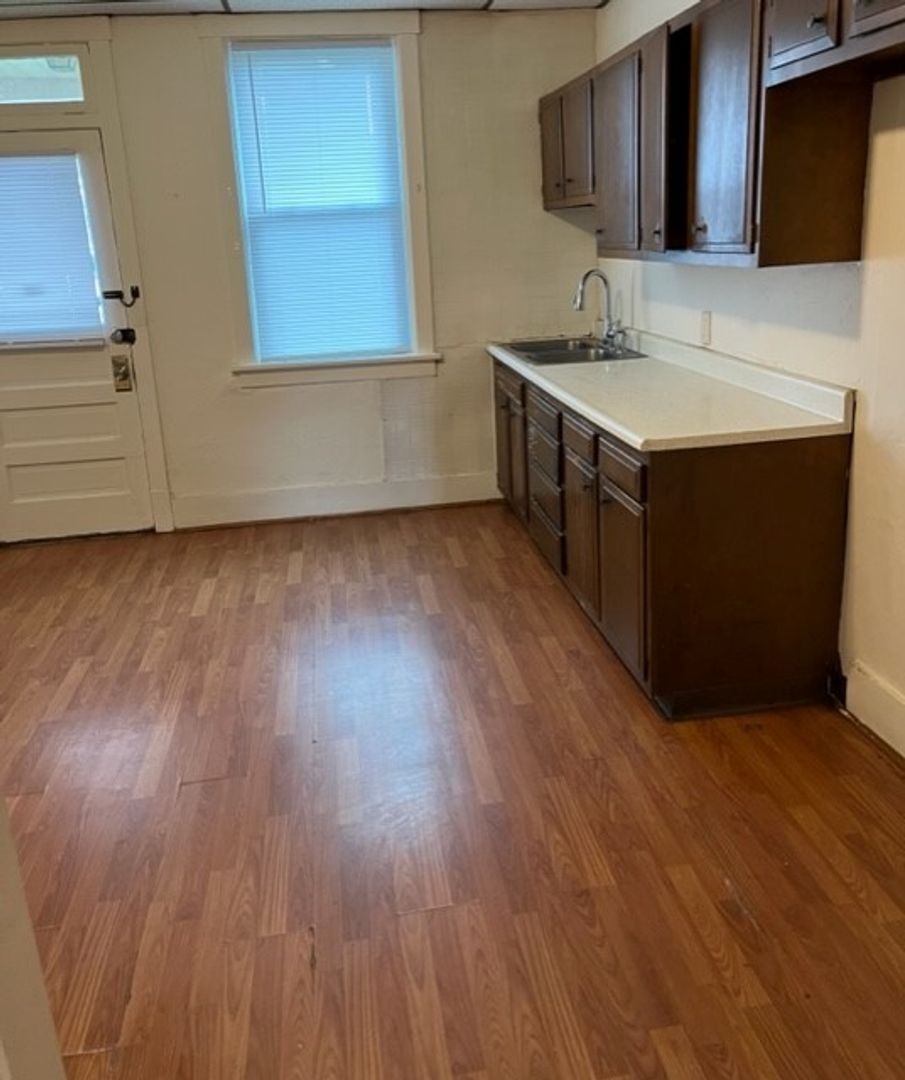 McKees Rocks Apartment: 127-141 Jane St