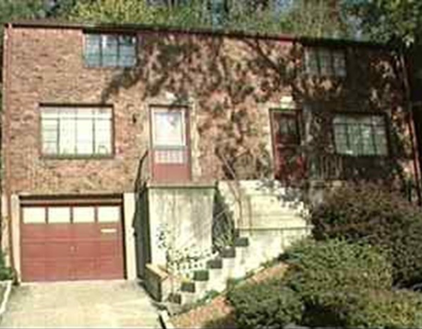 Wilkinsburg House: 1403 Woodlawn Ave