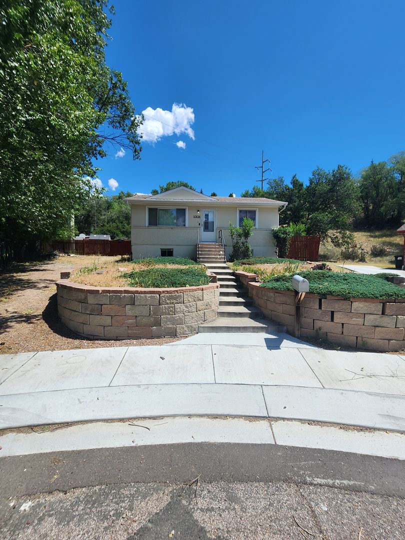 Colorado Springs House: 1321 N 25th St