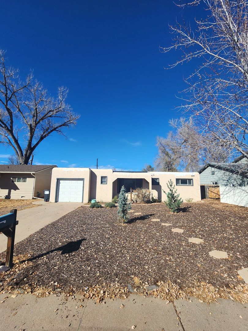 Colorado Springs House: 120 Everett Dr