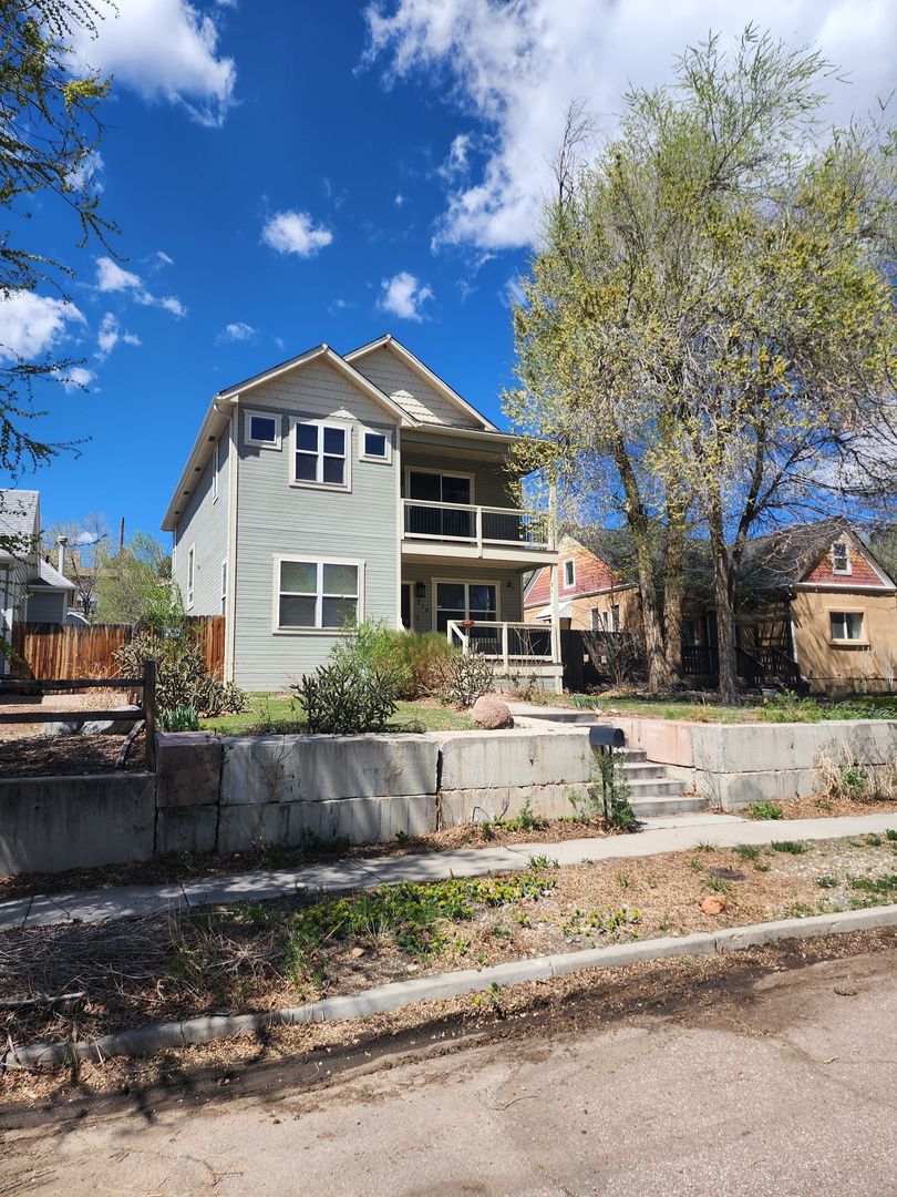 Colorado Springs House: 218 N 7th St