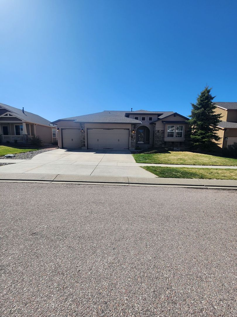 Colorado Springs House: 5935 Harney Dr,