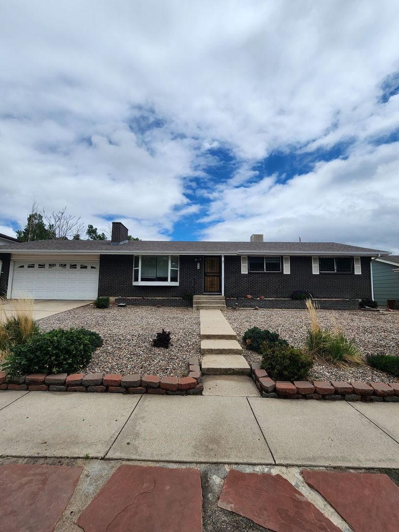 Colorado Springs House: 313 S Chelton Rd