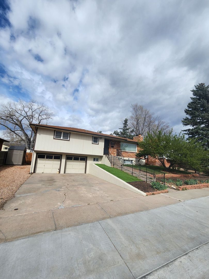 Colorado Springs House: 2108 N Chelton Rd