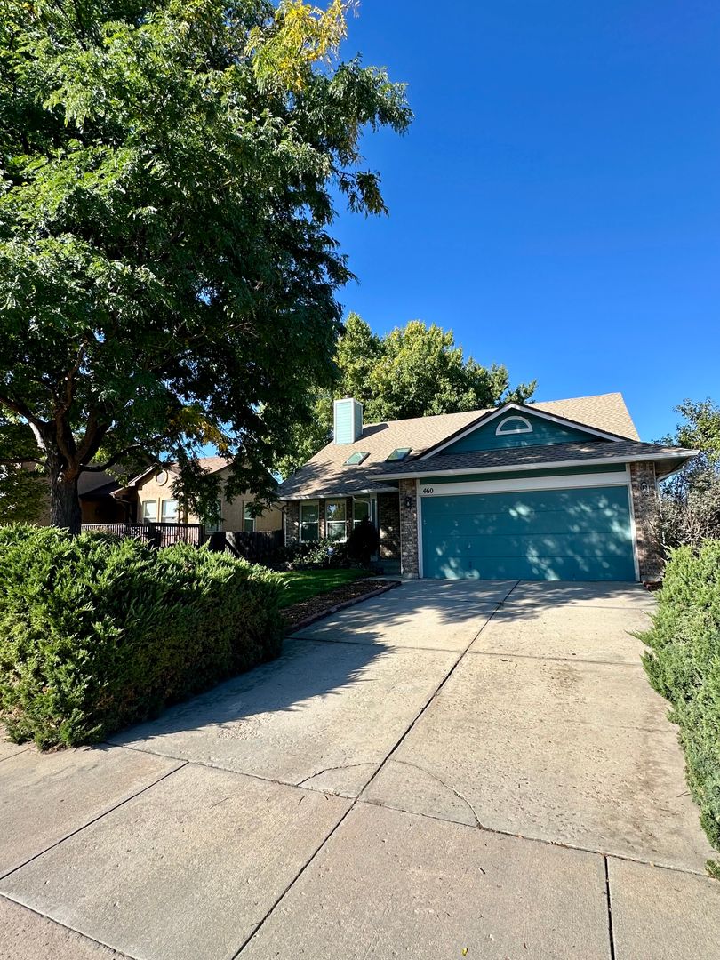 BEAUTIFULLY UPDATED 3BD HOME NEAR FORT CARSON