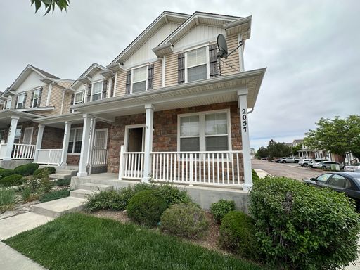 Beautiful 3 Bed/2.5 Bath Townhome at Bluffs at Spring Creek – photo 1