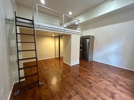 ONE MONTH FREE!! Live a modern life style!! – photo 1