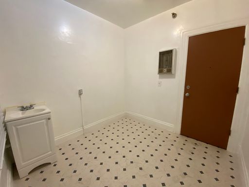 Private SRO Room near North Beach, Chinatown & Financial District