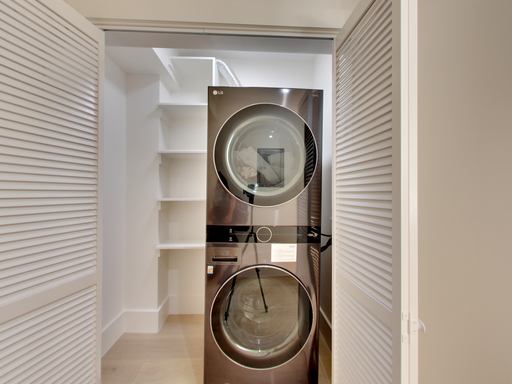Luxury 1BD with New Appliances, Bay Window & In-Unit Laundry – photo 1