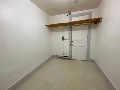 Private SRO Room in the Heart of Chinatown
