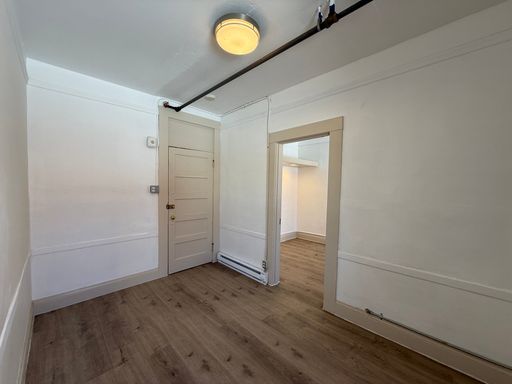 Top Floor, Renovated 1 BED with a Private Kitchen with Rooftop Views – photo 1